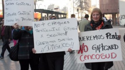   Trabajadores de Cencosud protestaron en el Costanera Center 