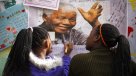 Nelson Mandela cumple un mes hospitalizado en estado crítico