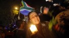 Sudafricanos realizaron vigilia frente a la casa de Mandela