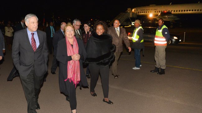 Chile: Presidenta Michell Bachelet, llego a  Sudáfrica  para iniciar gira.