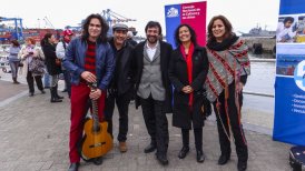 Autoridades, artistas y organizadores lanzaron la edición 2014 de Rock Carnaza en el Muelle Prat de Valparaíso.