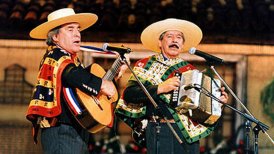 En 2009, Los Hermanos Campos fueron premiados por la Presidenta Bachelet con el Premio Gabriela Mistral.