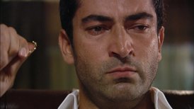 El actor Kenan İmirzalıoğlu es el protagonista de "Ezel"