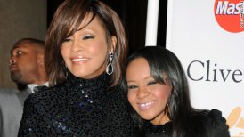 Bobbi Kristina Brown, la hija de Whitney Houston y Bobby Brown, continúa grave y con muerte cerebral.