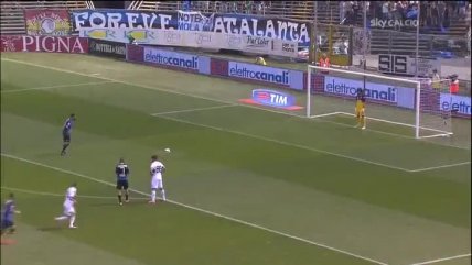 El gol de Mauricio Pinilla en la derrota de Atalanta ante Genoa