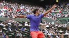 Roger Federer tuvo sólido debut en Roland Garros y se instaló en segunda ronda