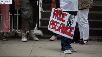   El cuarto aniversario del fundador de WikiLeaks en la embajada de Ecuador 