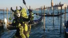 Miles de turistas disfrutan del tradicional Carnaval de Venecia