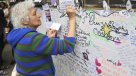 Mensajes, flores y fotos: Londinenses entregas condolencias por las víctimas de incendio