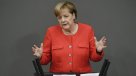 Desconocidos arrojaron tomates a Merkel en un acto electoral