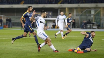 Inter de Milán superó a Hellas Verona y sigue de cerca a Napoli en la liga italiana