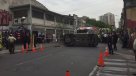 Accidente vehicular terminó con un lesionado y un vehículo volcado en centro de Santiago