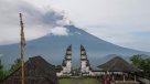 Indonesia: Volcán Mount Agung arroja ceniza en Bali