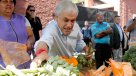 Piñera visitó una feria y se reunió con vecinos en comuna de Santiago