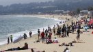 Turistas disfrutan este día feriado en las playas de Viña del Mar