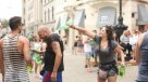 Uruguayos celebran la tradicional batalla de sidra para despedir el año