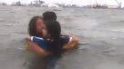 Mujer fue detenida al intentar suicidarse en el mar con dos hijos