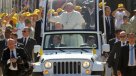 Miles de jóvenes recibieron al papa en su camino al Templo Votivo de Maipú