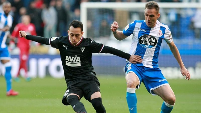 Fabián Orellana salió lesionado en duelo de Eibar y Deportivo La Coruña