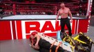El violento ataque de Brock Lesnar a Roman Reigns en RAW
