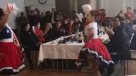 Grupo folclórico deleitó a la Roja con vibrante pie de cueca en Suecia