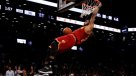 La espectacular clavada de LeBron James que deslumbra en la NBA