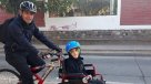 El padre que modificó su bicicleta para su hijo y enamoró a internet