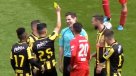 ¿Exageró o no? Jugador amonestó a árbitro en divertida situación en Holanda