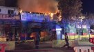 Bomberos trabaja para controlar incendio en locales comerciales de Independencia