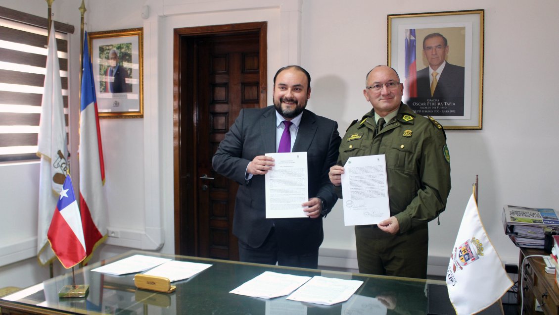 Municipio Y Carabineros Firman Convenio Para Instalar Ret N En Centro