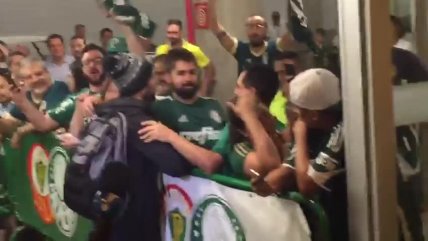 Hinchas de Palmeiras dieron calurosa despedida a Jorge Valdivia tras duelo de Copa Libertadores