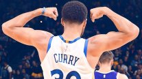 Stephen Curry y Golden State Warriors exhibieron poder ofensivo ante Phoenix Suns