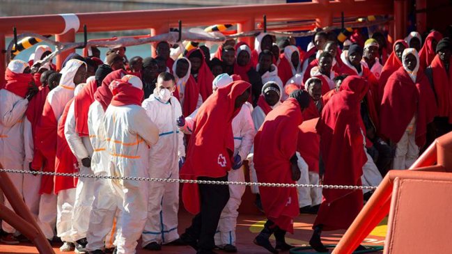  Rescataron a 136 inmigrantes irregulares en aguas del sur de España  