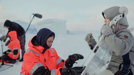  Con instrumentos de hielo y recital en el Ártico, piden proteger los océanos  