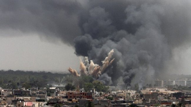  40 muertos en ataque aéreo contra centro de migrantes en Libia  
