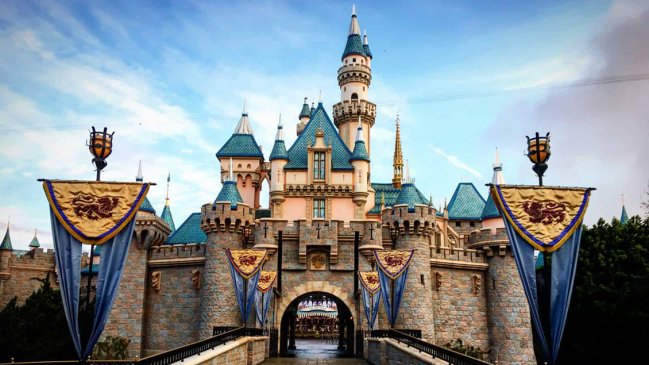  Disneyland y Disney World fueron cerrados indefinidamente  