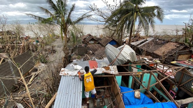 Filipinas: Al menos siete fallecidos por paso de tifón Goni  