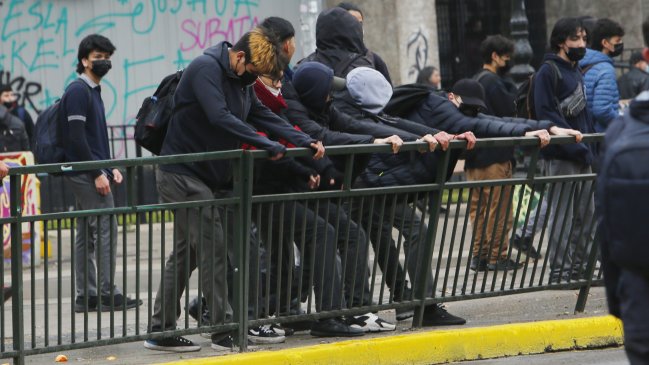   Gobierno se querelló por destrozos en la Alameda durante protestas estudiantiles 