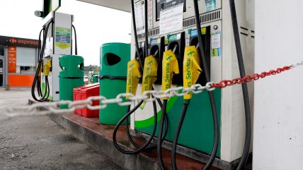 Francia registra escasez de combustibles por huelgas en refinerías  