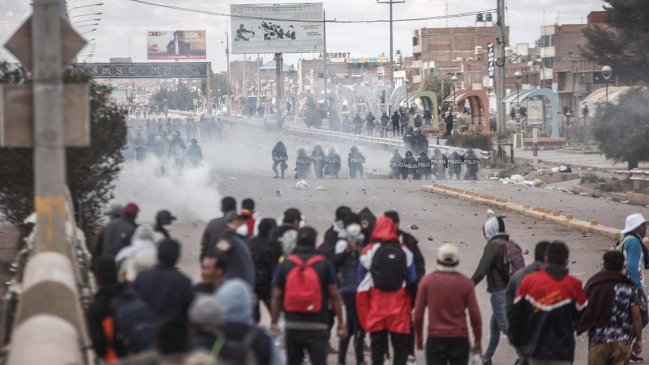   Crisis peruana acumula 49 muertos y el Gobierno de Dina Boluarte descarta la dimisión 