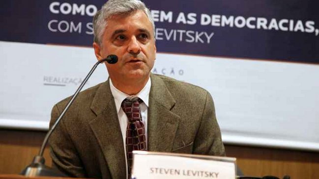   Politólogo Steven Levitsky: Sin entender el porqué del golpe, no hay condiciones para evitar otro 
