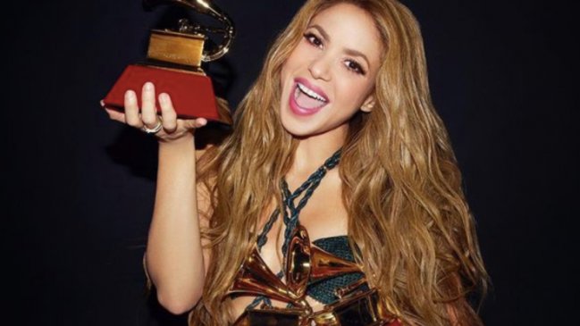  Shakira triunfa en los Latin Grammy y dedica emotivo mensaje a sus hijos  