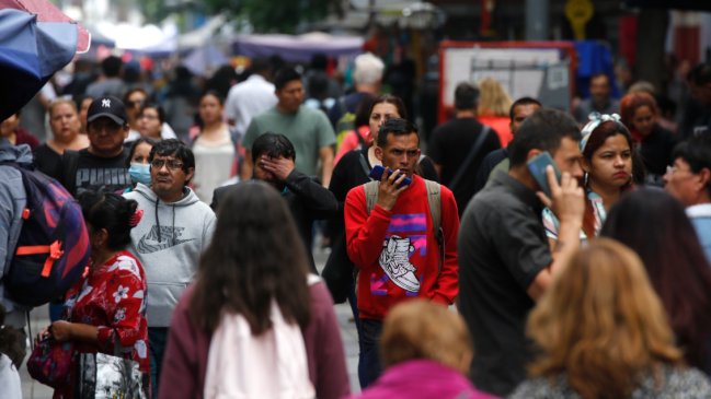 CEP: Casi tres de cuatro chilenos creen que los migrantes elevan índices de criminalidad