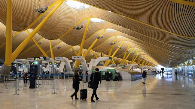  Las peticiones de asilo desbordan el aeropuerto madrileño de Barajas  