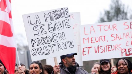   Masiva huelga de trabajadores mantiene cerrada la Torre Eiffel 