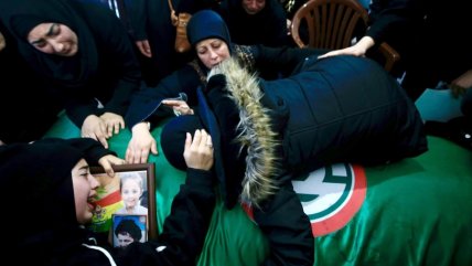   Multitud despide a una mujer y una niña muertas en Líbano por bombardeos de Israel 