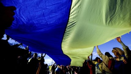 Europa se tiñen del amarillo y azul ucraniano a dos años de inicio de la guerra  