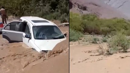   Vehículo quedó atrapado en medio de crecida en quebrada de Arica 