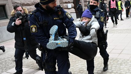   Greta Thunberg fue detenida durante protesta en el parlamento sueco 