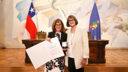   Directora del Demre recibió la Condecoración al Mérito Amanda Labarca 